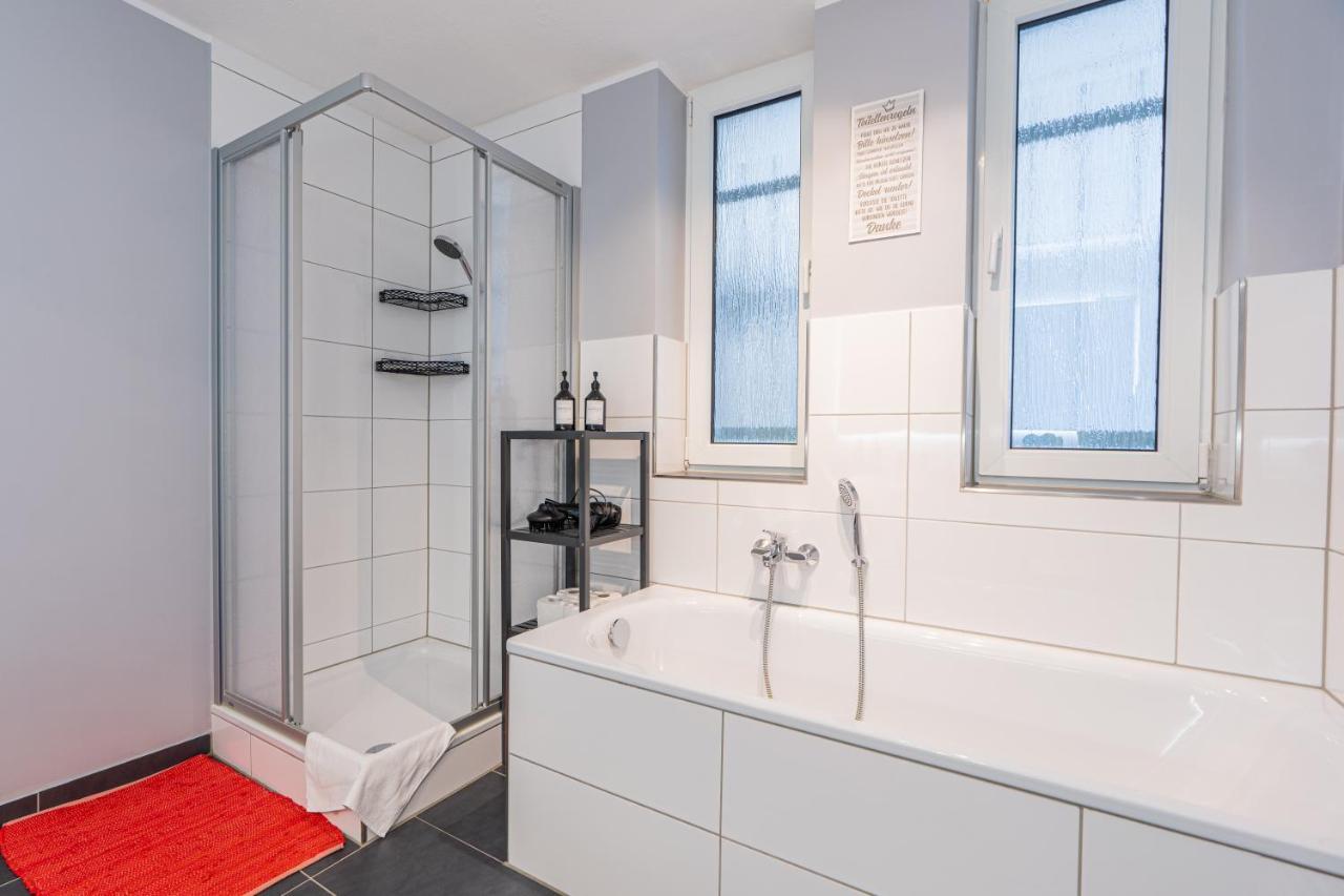 Golden Design Apartment Familie Business 6 Pers Buero Fitnessecke Naehe Messe Dus 1000 Mbit Duisburg Dış mekan fotoğraf