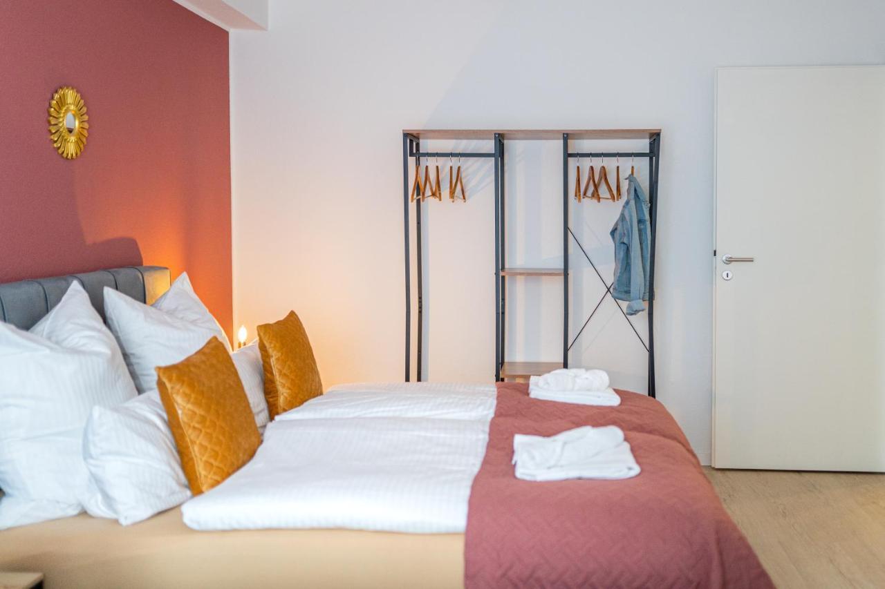 Golden Design Apartment Familie Business 6 Pers Buero Fitnessecke Naehe Messe Dus 1000 Mbit Duisburg Dış mekan fotoğraf