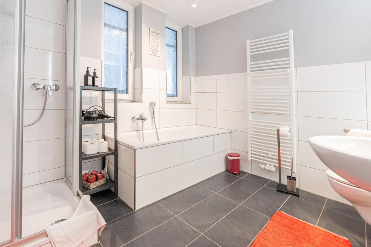 Golden Design Apartment Familie Business 6 Pers Buero Fitnessecke Naehe Messe Dus 1000 Mbit Duisburg Dış mekan fotoğraf
