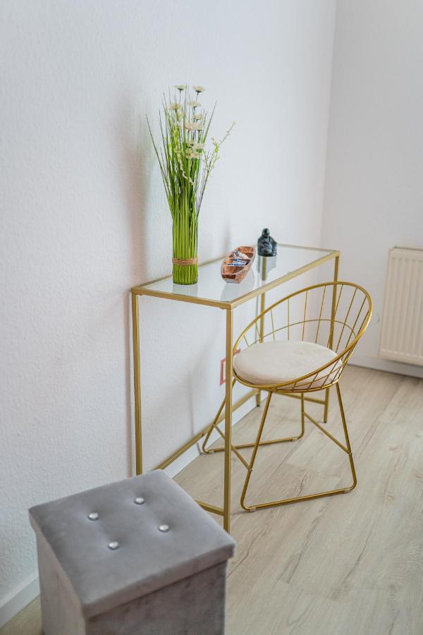 Golden Design Apartment Familie Business 6 Pers Buero Fitnessecke Naehe Messe Dus 1000 Mbit Duisburg Dış mekan fotoğraf