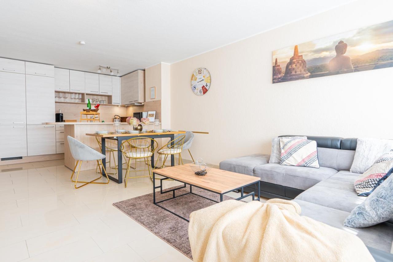 Golden Design Apartment Familie Business 6 Pers Buero Fitnessecke Naehe Messe Dus 1000 Mbit Duisburg Dış mekan fotoğraf