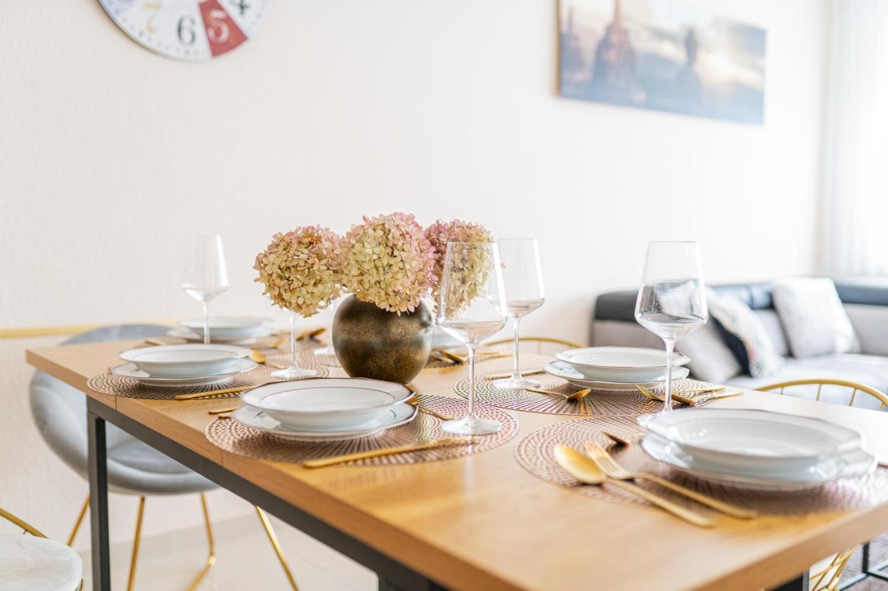 Golden Design Apartment Familie Business 6 Pers Buero Fitnessecke Naehe Messe Dus 1000 Mbit Duisburg Dış mekan fotoğraf